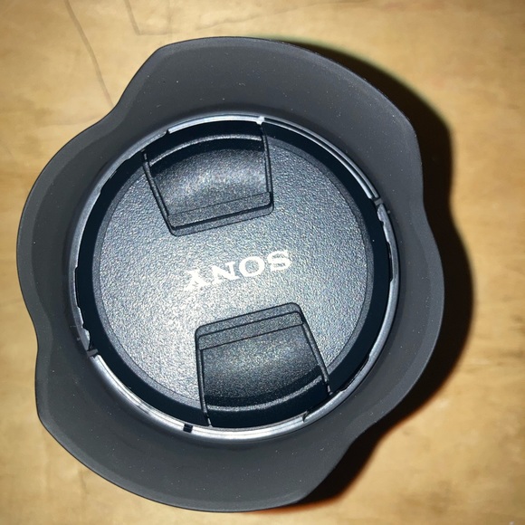 Sony - 24-70mm f/4 Zoom Lens for Most a7-Series - Picture 3 of 6